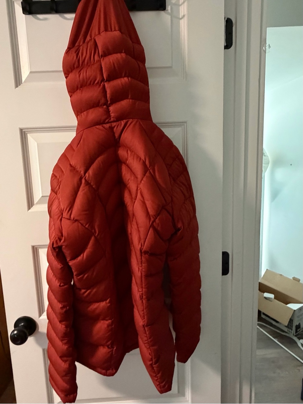 Patagonia Women's Quilted Puffer Jacket in Rust Red - Picture 3 of 4